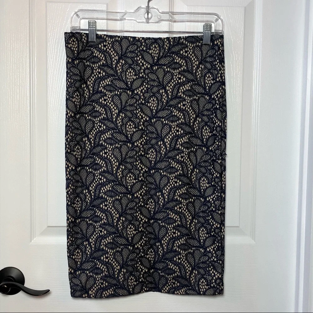 ⭐️ Renee C Adalyn Lace Skirt Navy Stitch Fix Size: Small